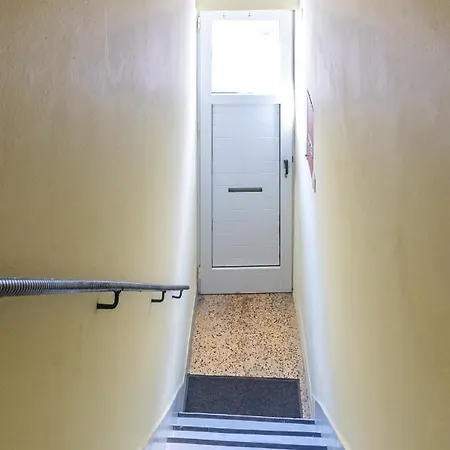 Traditional 2-storey μaisonette With Terrace Nyaraló