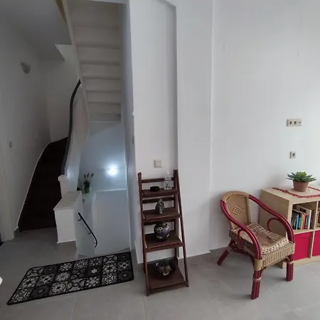 Traditional 2-storey μaisonette With Terrace *