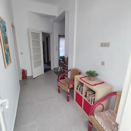 Traditional 2-storey μaisonette With Terrace Nyaraló *